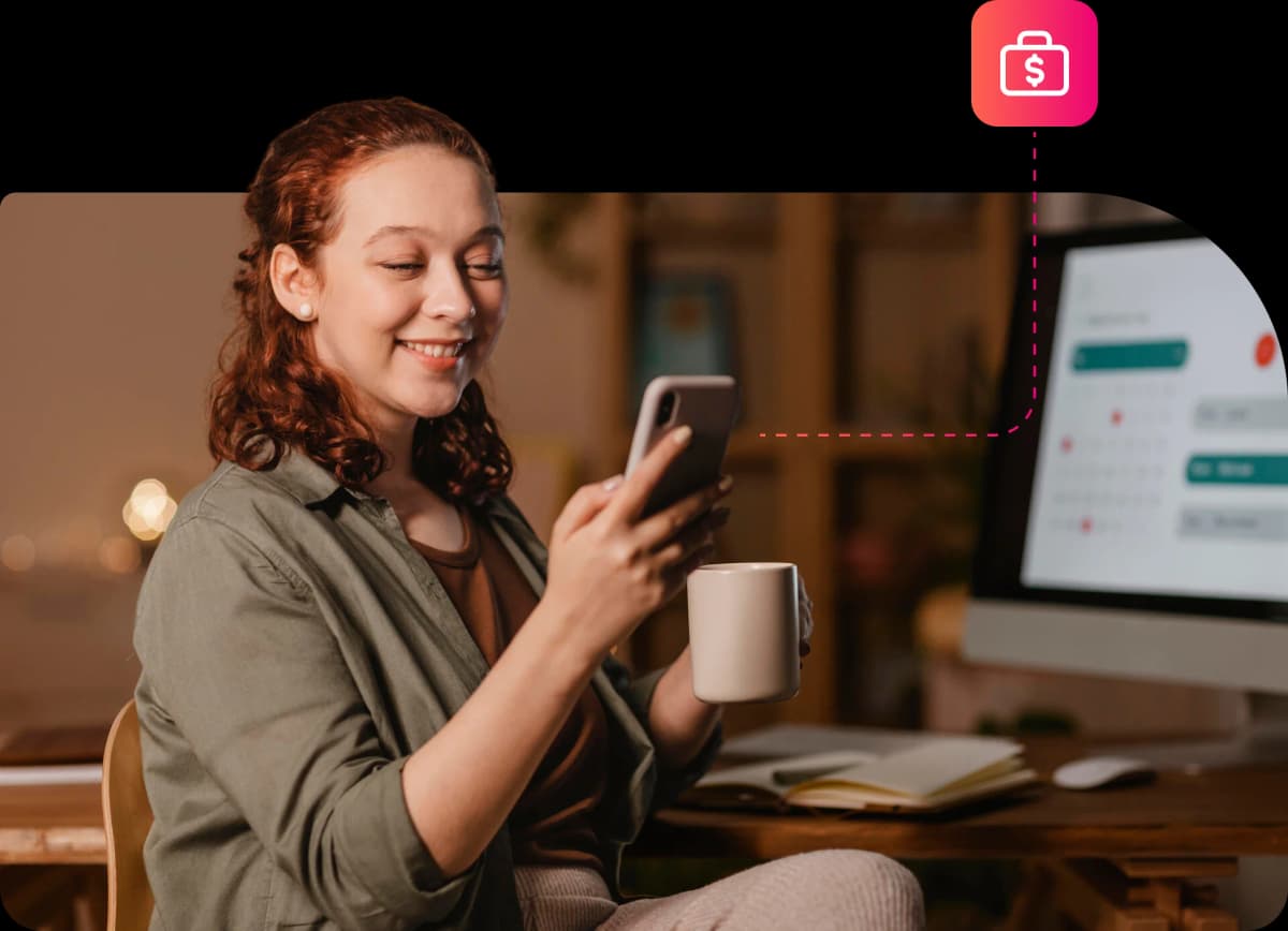 Empreendedora usando o LeadzyChat no celular